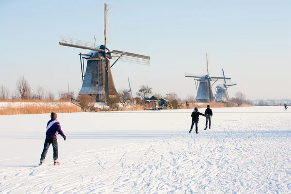 Holandská historických mlýnů na kinderdijk — Stock fotografie