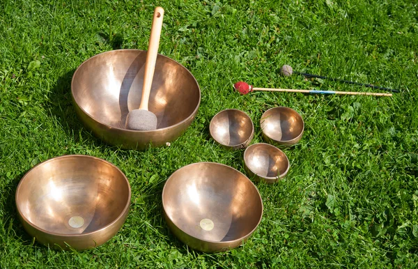 Tibetansk sjungande skålar för sound healing — Stockfoto