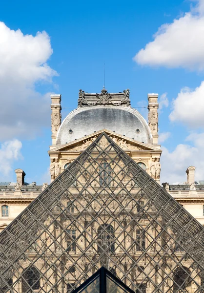 Musee du Louvre, Paříž - Francie — Stock fotografie