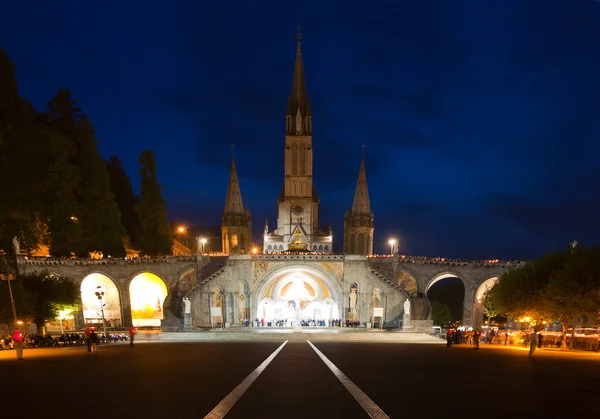 Basílica do Rosário à noite durante a Procissão do Torchlight — Fotografia de Stock