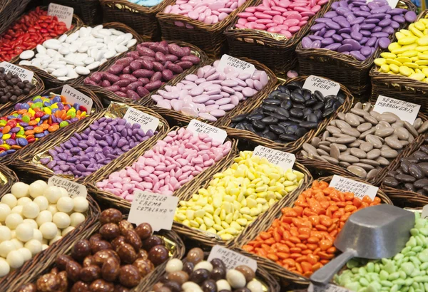 Candy no mercado de Boqueria em Barcelona, Espanha — Fotografia de Stock