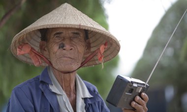 Vietnamca yaşlı adam