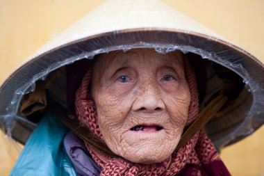 Vietnamca yaşlı kadın