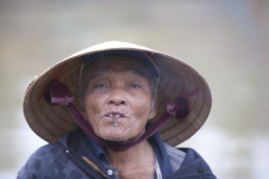 Hoi yaşlı Vietnamlı bir