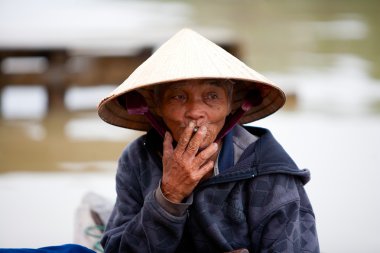 Hoi yaşlı Vietnamlı bir