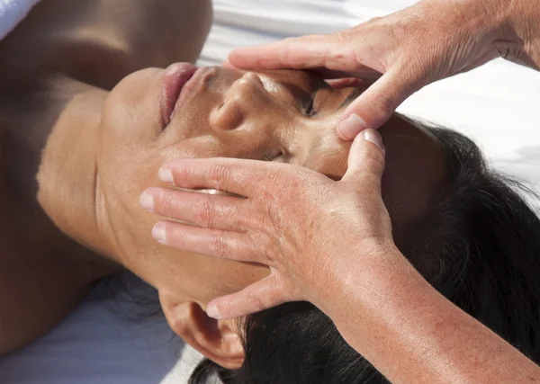 Massaggio facciale giapponese — Foto Stock