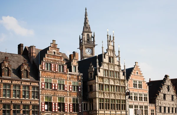 Gevel van een huis langs de graslei in Gent, belgiu — Stockfoto