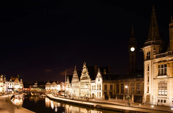 O Graslei em Ghent à noite, Belgiu — Fotografia de Stock