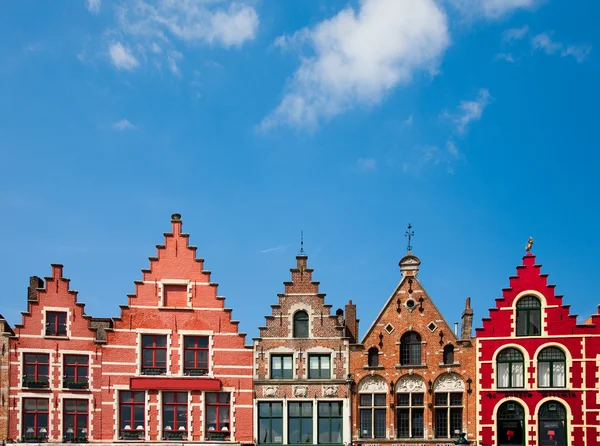 Casas en la plaza del mercado en Bruge —  Fotos de Stock