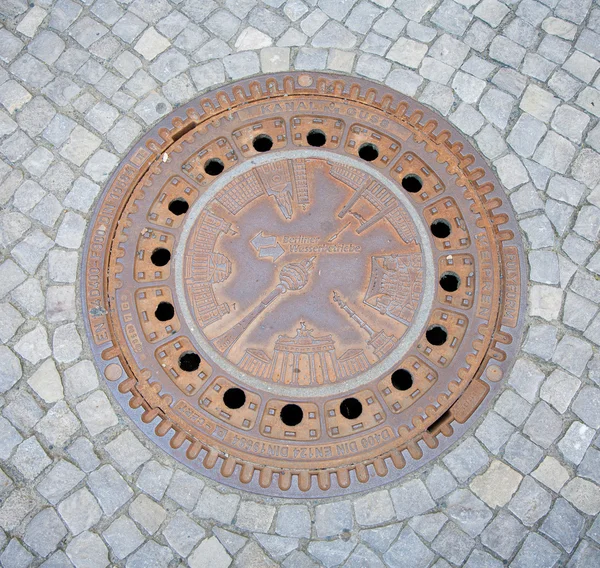 Berlin kanalizasyon kapağı — Stok fotoğraf