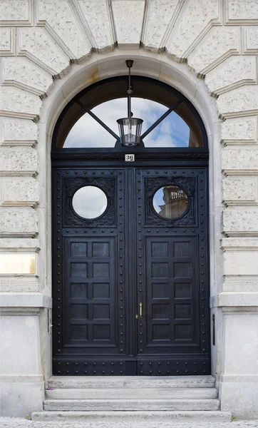 Porta di legno di vecchia casa — Foto Stock