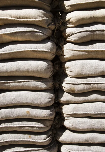 Uma parede de sacos de areia — Fotografia de Stock