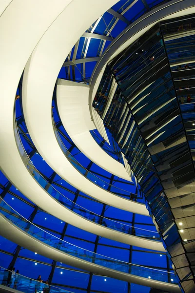 Dentro da cúpula de vidro do Reichstag — Fotografia de Stock