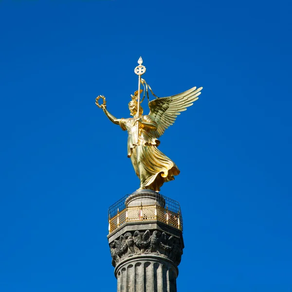 Victoria heykel Berlin siegessaule üzerinde — Stok fotoğraf