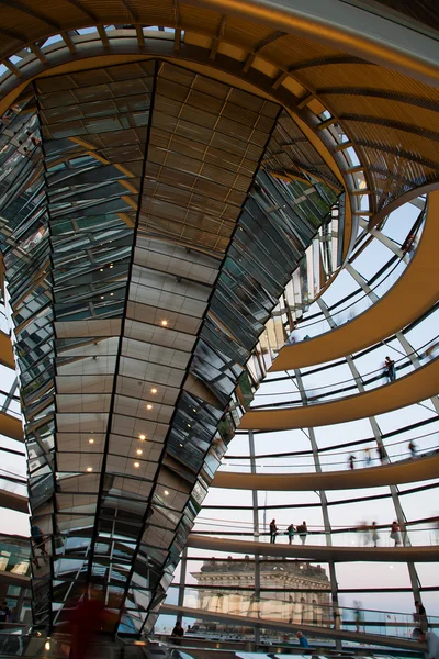 Cúpula de vidro do Reichstag em Berlim — Fotografia de Stock