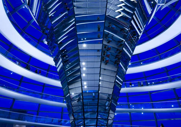 Dentro da cúpula de vidro do Reichstag — Fotografia de Stock