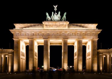 gece Berlin Brandenburg Kapısı