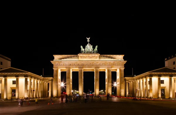 Brandenburger Tor at nacht in Berlijn — Stockfoto