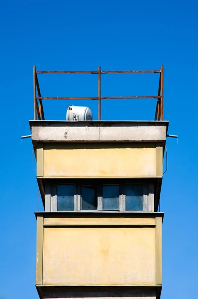 Bewaker toren op de Berlijnse muur — Stockfoto