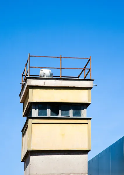 Bewaker toren op de Berlijnse muur — Stockfoto