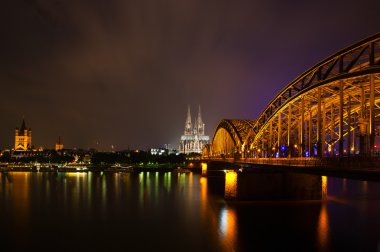 Katedral ve hohenzollern Köprüsü