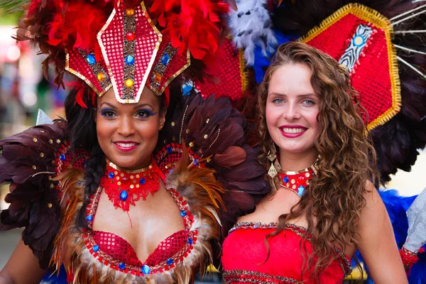 Bailarines callejeros en el carnaval de verano en Rotterdam —  Fotos de Stock