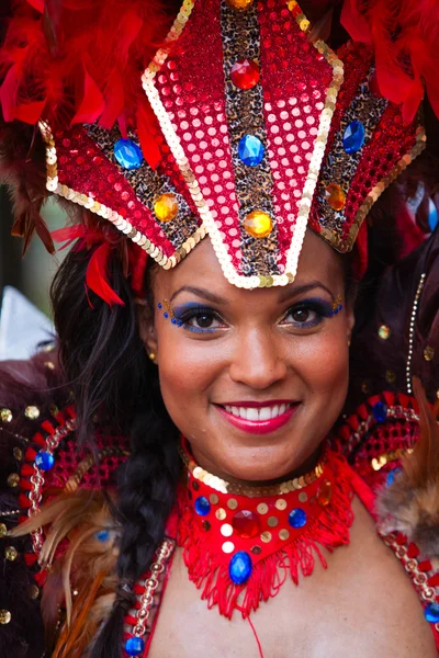 Bailarina de carnaval en el desfile callejero en Rotterdam — Foto de Stock