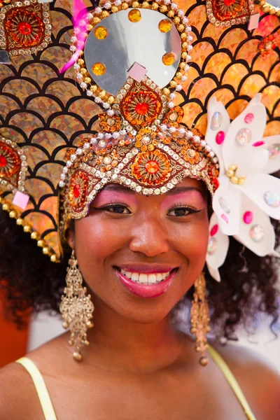 Bailarina de carnaval en el desfile callejero en Rotterdam — Foto de Stock