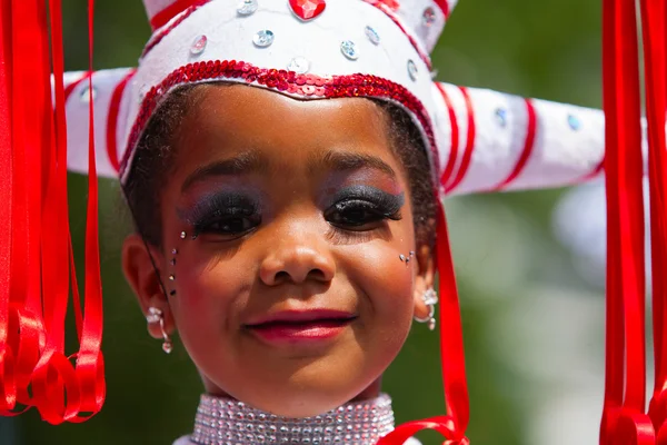 Young carnival dancer in the parade — Stock Photo, Image