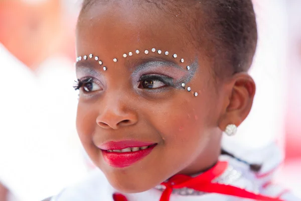 Молодий карнавал танцівницею в параді Ліцензійні Стокові Фото