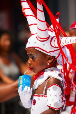 Genç karnaval geçit dansçı