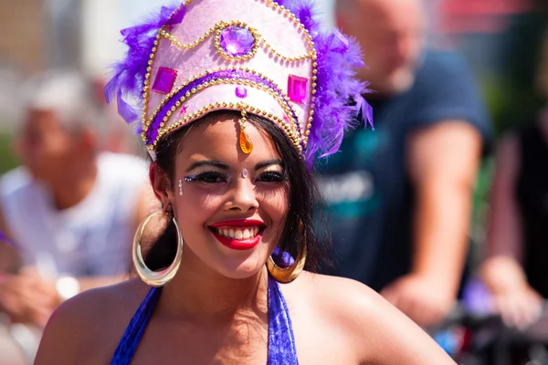 Карнавал танцівниці на Кариби карнавал вулиці парад Стокове Фото