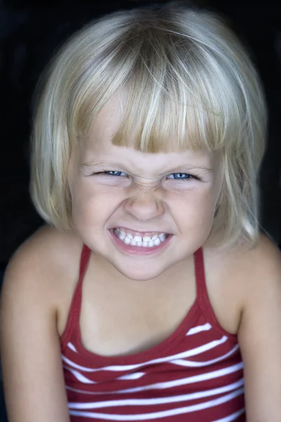 Злая маленькая девочка — стоковое фото