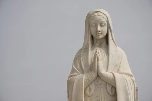 Estatua de Santa María rezando — Foto de Stock