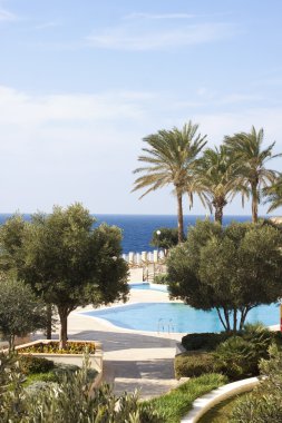 havuz deniz yanında