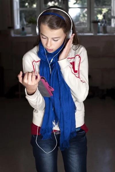 Teenager with tablet — Stock Photo, Image