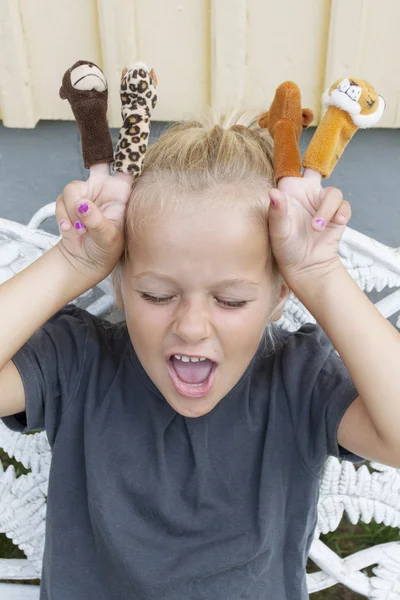 Spelen met vinger marionetten — Stockfoto