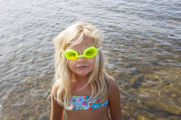 Enfant avec lunettes — Photo