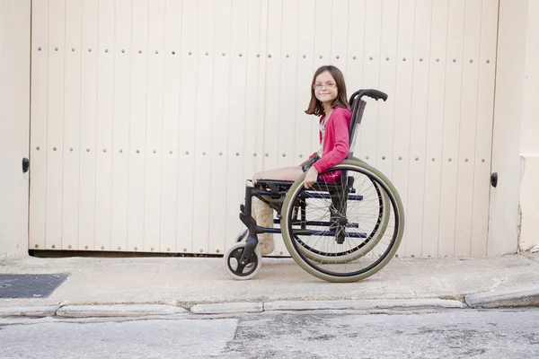 Niño en silla de ruedas —  Fotos de Stock