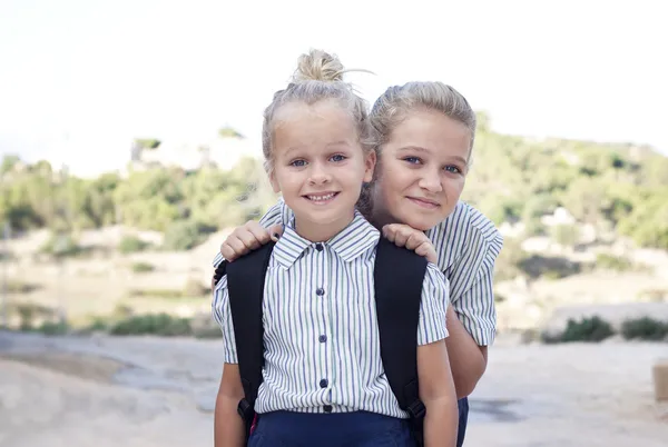 Bambino in uniforme scolastica — Foto Stock