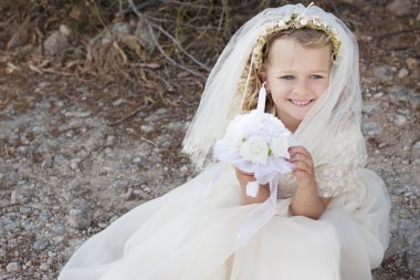 ilk Komünyon kız elbise, peçe ve mum
