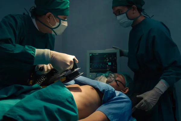 Ärzteteam Rettet Dem Patienten Das Leben Und Chirurgen Operationssaal — Stockfoto