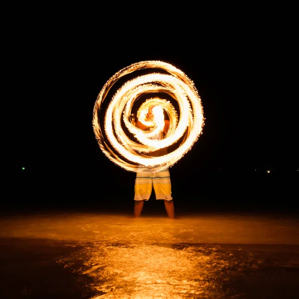 Feuerpoi Der Nacht Strand Einsatz — Stockfoto