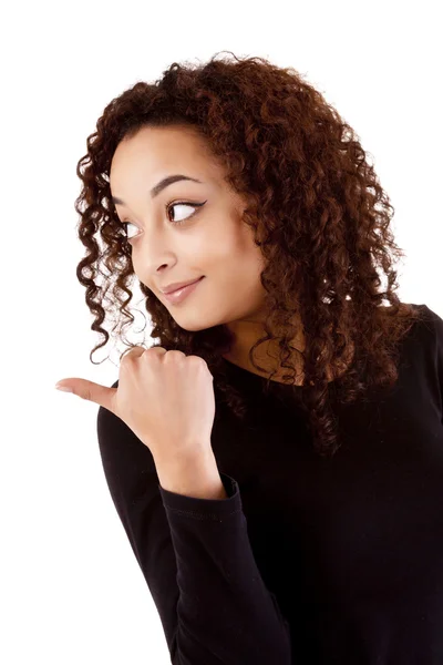 Genç kadın işaret ediyor