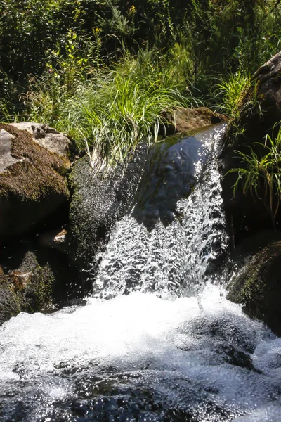 Cascada de caída de agua — Foto de Stock