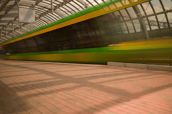 istasyonda hızlı tren