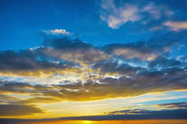 Gökyüzü Bulutlu Gün Batımında — Stok fotoğraf