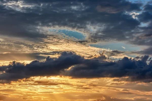 Stormmoln Himlen Vid Solnedgången — Stockfoto