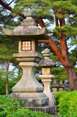 Japon taş fenerler