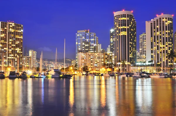 Waikiki, Hawaii at Night — Stock Photo, Image